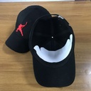 Cap black red hockeyplayer